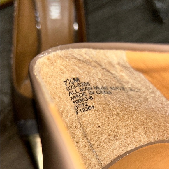 Cosmopolitan Gold and Gray Elegant Heels - Picture 11 of 16